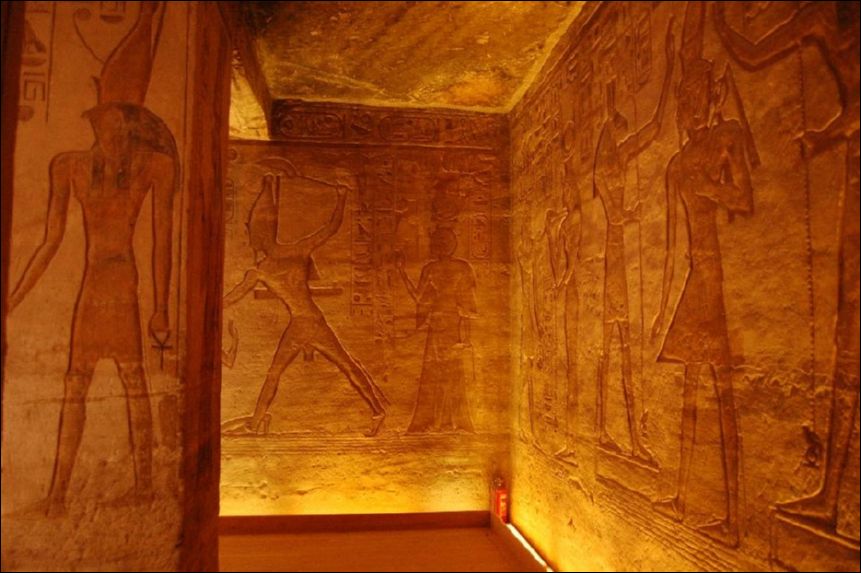 <i><b>Abu Simbel-026</b></i>